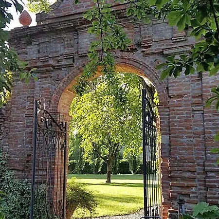 La Cascina Grossa Bed & Breakfast 4*